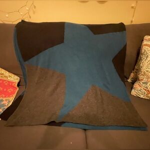 White & Warren Cashmere Travel Wrap in Blue Star ⭐️